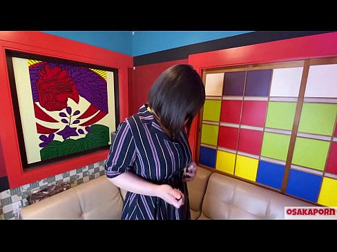 ❤️ Японская милашка с большими сиськами мастурбирует с секс игрушками и получает оргазм. Она говорит в интервью о своем опыте ебать. Огромные сиськи и волосатая киска громко стонут. Osakaporn ️❌ Ебля на нашем сайте